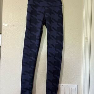 Alo Yogo Airbrush Blue Houndstooth Pattern Full Length Leggings. Size Small